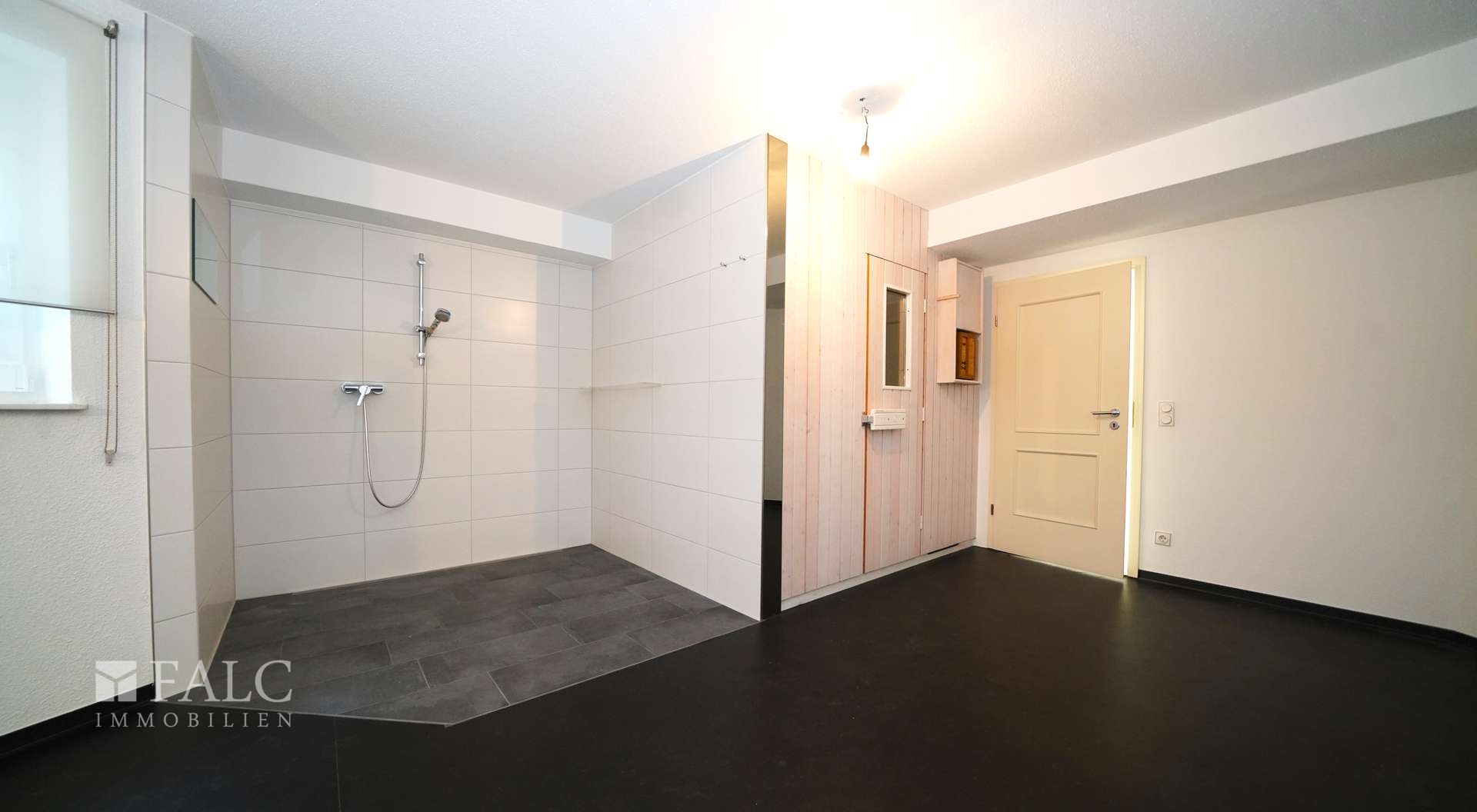 Sauna m/ Duschkabine UG